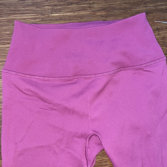 ALO Yoga Pink Seamless Leggings - Picture 4 of 8
